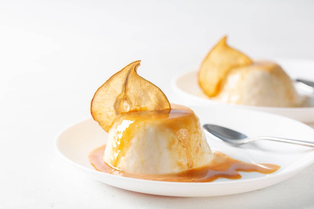 Panna Cotta auf Vanille-Birnenspiegel