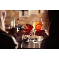 Cocktailkurs Köln – Frauen trinken Cocktails