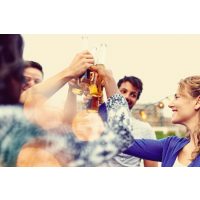 Schick Belgique – Kursteilnehmer stossen an