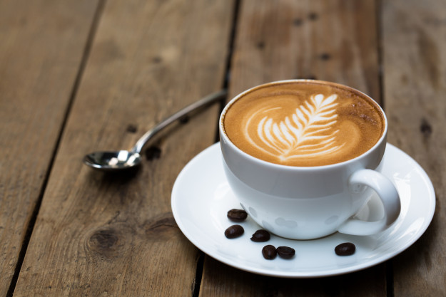 Latte Art Kurs in Frankfurt am Main – Milchkaffee mit Kaffeebohnen