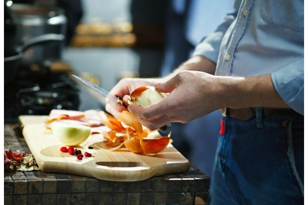 Kochkurs Hamburg – Zwiebel schneiden