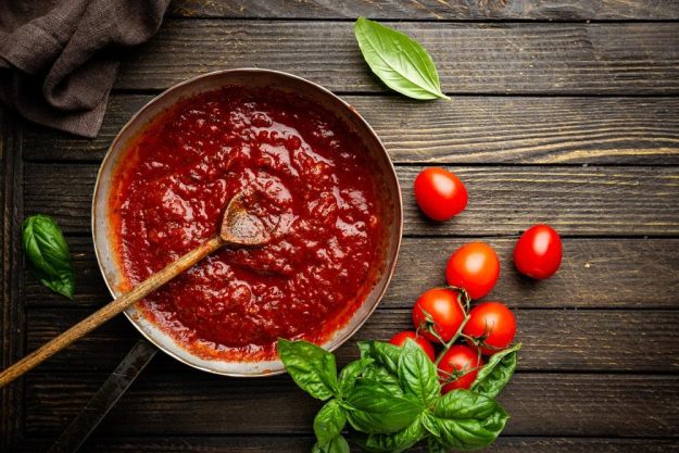 Online Kochkurs Pizza: die beste Tomatensauce