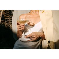 Champagner-Tasting Frankfurt – Frau geniesst Champagner