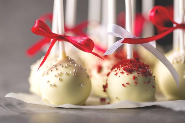 Kinder-Backkurs Mannheim: Cakepops als kleine Geschenke