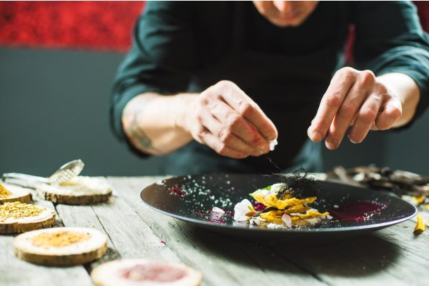 Molekularer Kochkurs Mannheim – würzen und anrichten