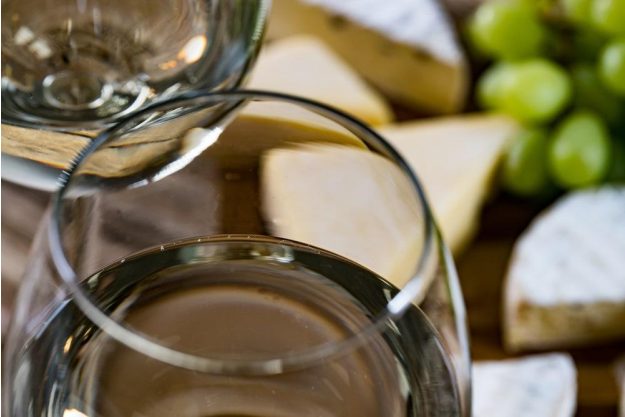 Käse- und Wein-Degustation Pfalz: Weißwein und Käse