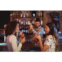 Cocktailkurs Berlin – Freundinnen an der Bar