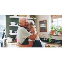 Kochkurs Berlin: älteres Paar glücklich in der Küche