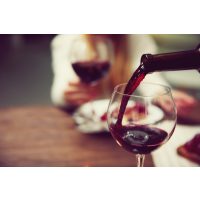 Kochkurs Heidelberg – Rotwein ins Glas einschenken