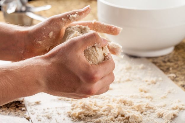 Backkurs in Augsburg – Mürbteig kneten