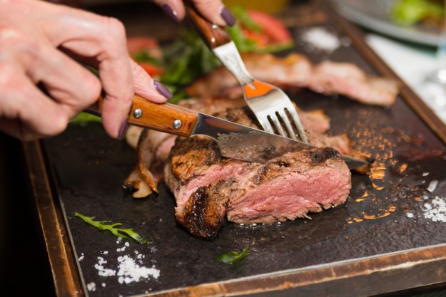 Fleisch-Kochkurs Heidelberg – Steak schneiden