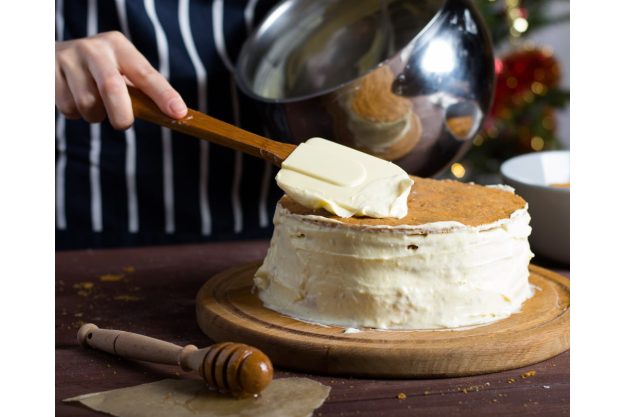 Tortenkurs Augsburg – Mit Creme bedecken