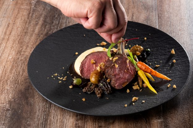 Wild-Kochkurs Augsburg – Wildgericht garnieren