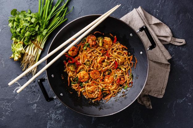 Wok-Kochkurs Augsburg – Wok mit Nudeln und Shrimps