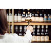 Weinprobe Augsburg – Weißwein im Glas