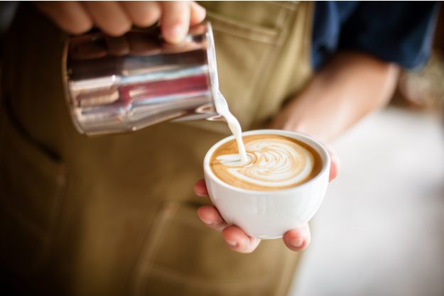 Barista-Kurs Berlin – Milchschaum aufgießen