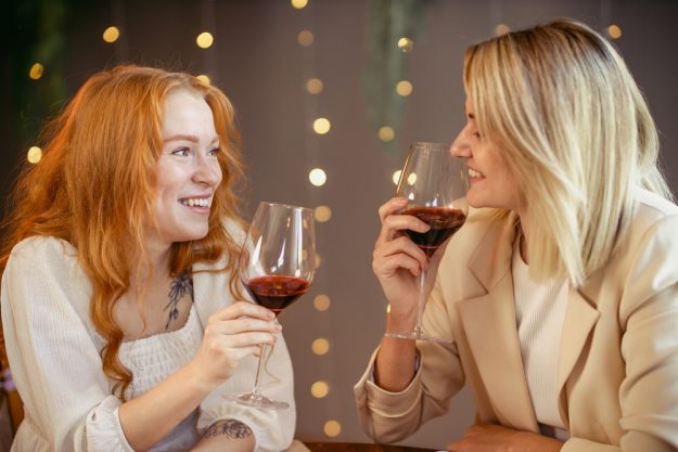 Erotic Food Kurs Heidelberg – Frauen trinken Wein