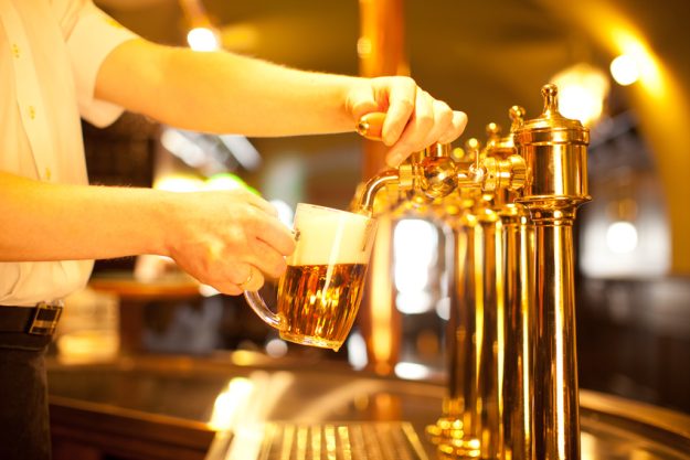 Teambuilding Steak & Bier-Kochkurs München - Bierzapfen