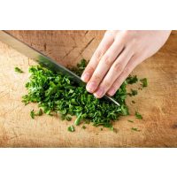 Regionaler Kochkurs Berlin – Petersilie hacken