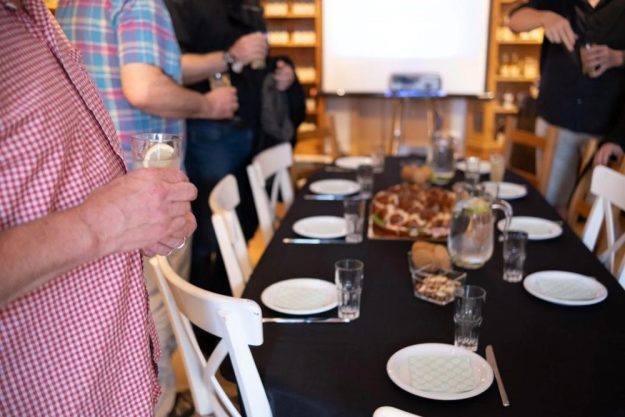 Gin-Tasting Karlsruhe – Gin in der Hand