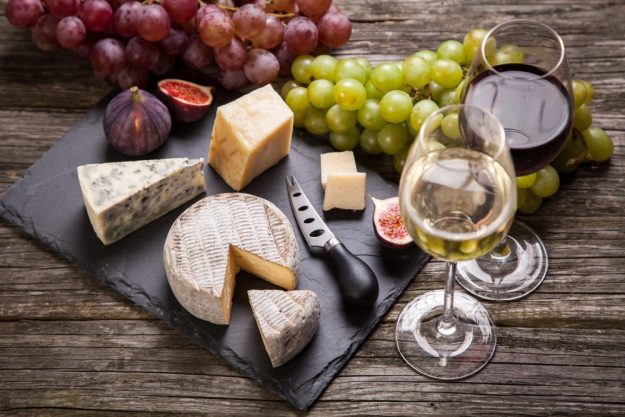 Käse-und-Wein-Degustation-online-Käseplatte