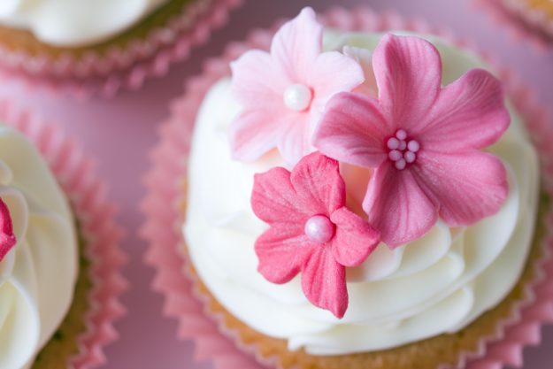 Tortenkurs Karlsruhe – pinke Zuckerblüten