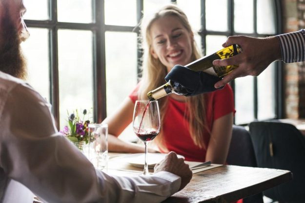 Kulinarisches Locationhopping Bremen – Wein trinken im Lokal