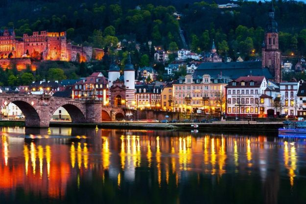 Kulinarisches Location-Hopping Heidelberg: abendliche Stadtansicht