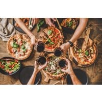 Online Kochkurs Pizza: mit Freunden Pizza essen