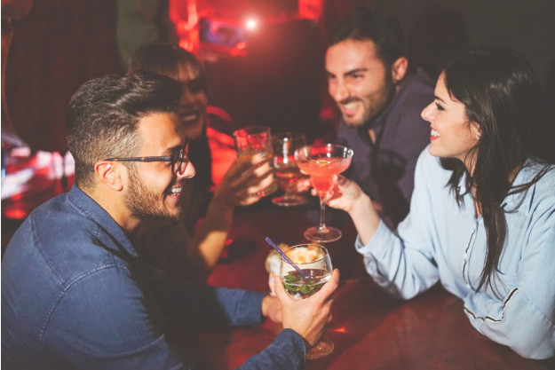 Cocktailkurs Essen – Orangenzeste in Cocktail