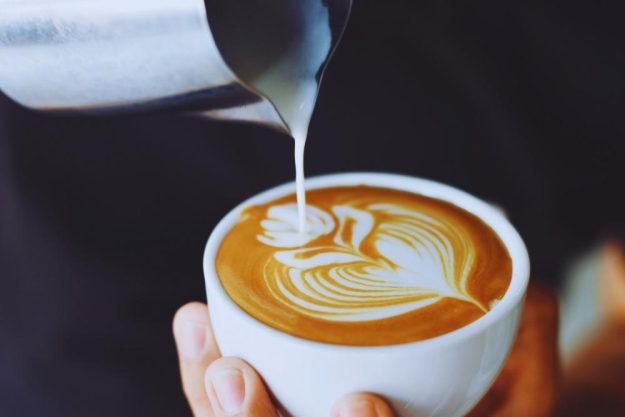 Intensiv Barista-Kurs Herten – Latte Art Blume