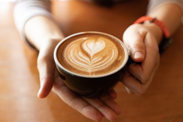 Latte-Art Kurs Herten – Milchschaum Blume auf Kaffee