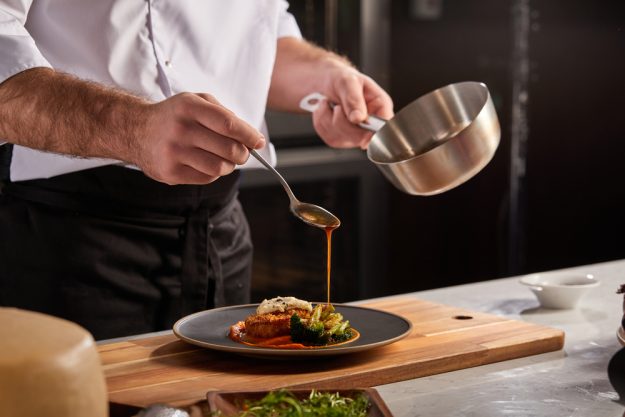 Saucen-Kochkurs Mannheim – mit Sauce garnieren