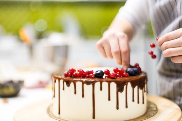 Torten-Kurs Essen – Drip Cake mit Beeren