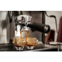 Barista-Kurs Dortmund – Frau genießt Kaffee