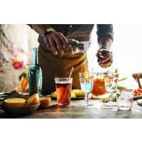 Cocktailkurs Essen – Orangenzeste in Cocktail