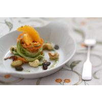 Teambuildingkochkurs- kunstvoll angerichtete Speisen