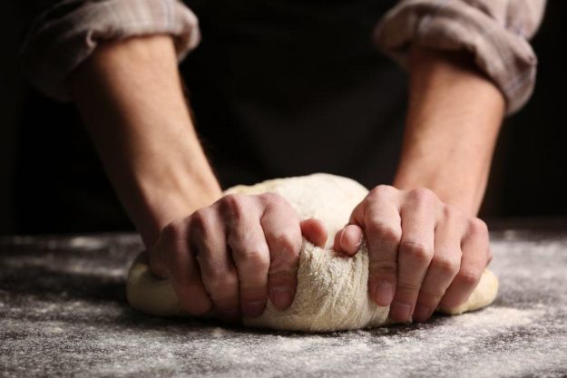 Backkurs Kitzingen: Teig kneten