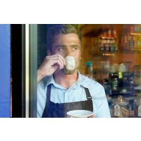 Barista-Kurs@Home – Barista trinkt Kaffee