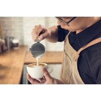 Latte-Art Kurs Herten – Barista bei der Arbeit