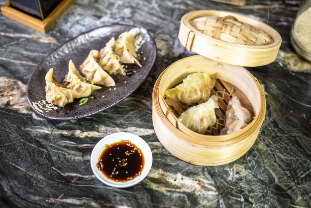 Online Kochkurs – Dim Sum  Julian Kutos in Aktion