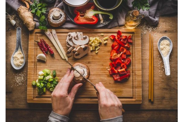 Asia-Kochkurs Stuttgart: Zutaten schneiden