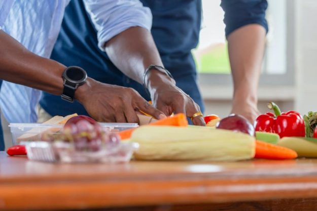 Erotic Food Kurs Stuttgart – miteinander Gemüse schneiden