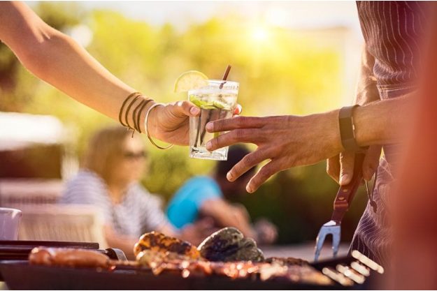 Gin-Tasting Stuttgart – Drink beim Barbecue