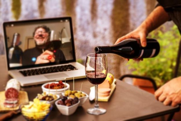 Virtuelle Weinprobe als Weihnachtsfeier