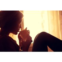 Barista-Kurs Stuttgart – Frau trinkt Kaffee 