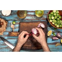 Männerkochkurs Stuttgart – Zwiebeln schälen