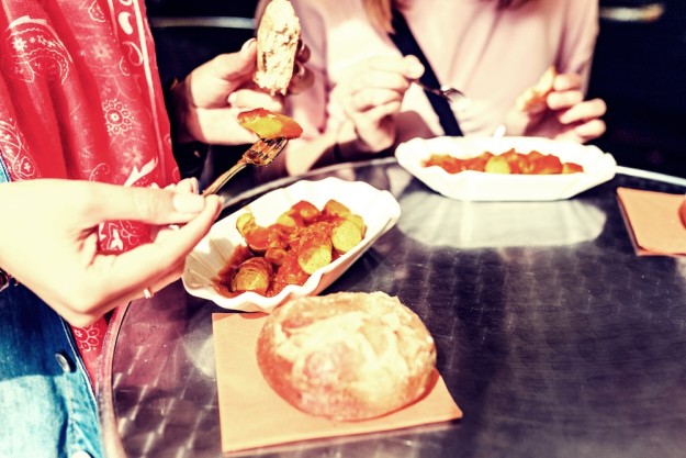 Kulinarische Stadtführung Berlin – Blick auf den Fernsehturm am Alexanderplatz