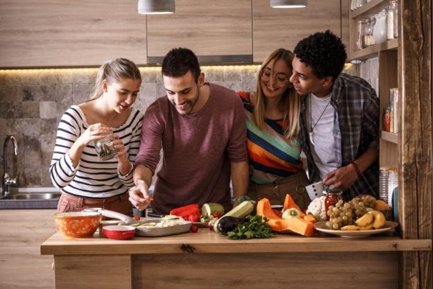 Basic-Kochkurs Berlin – Freunde kochen