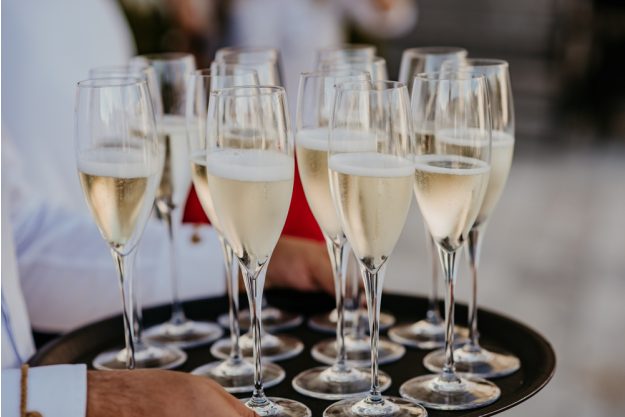 Champagner-Seminar Berlin – Champagner auf Tablett